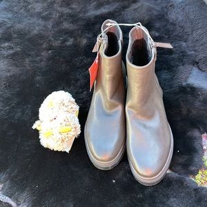 NWT Soul Naturalizer Gray Boots Water Repellent & Chill Proof Thermal Insole